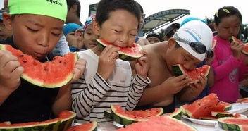 举盆吃瓜,一场别开生面的夏日盛宴