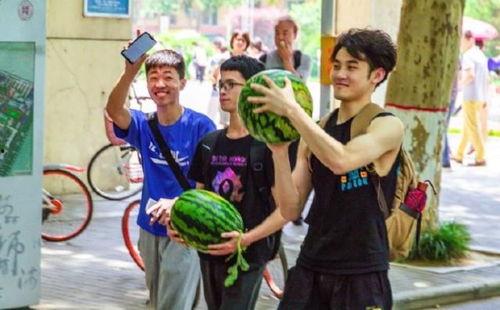 学校吃瓜姐妹,揭秘吃瓜姐妹的欢乐时光